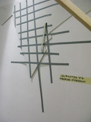 Miet Pondrian: Wasserschaden? von Kartenrecht im Kunstverein Neukölln 2017, Foto: Louis-Max. Gerhardt
