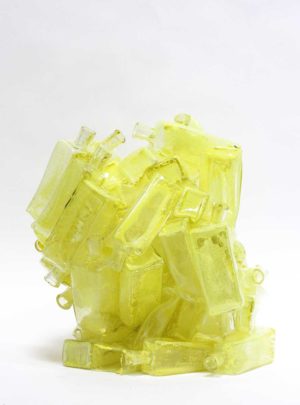Julius Weiland, "Yellow Cluster", 2016, Glas, Glaspuder, verschmolzen, ca. 40 x 40 x 40 cm, Foto: Julius Weiland (VG Bildkunst)